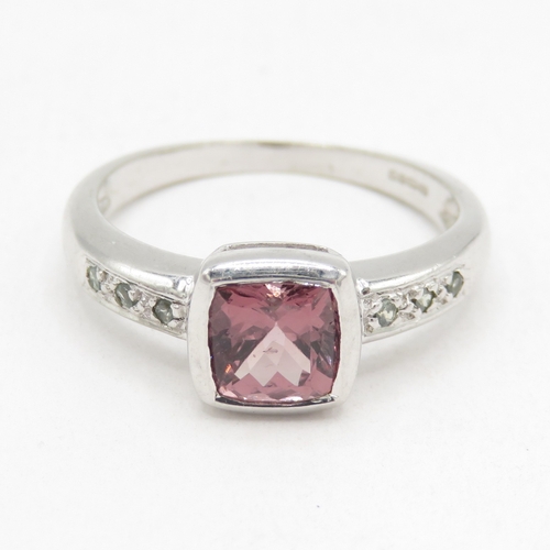 151 - 9ct white gold brown and white gemstone ring (2.9g) size