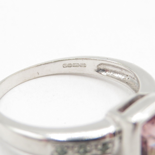 151 - 9ct white gold brown and white gemstone ring (2.9g) size