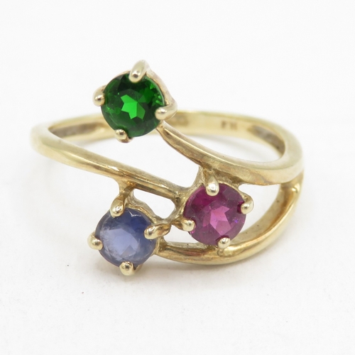 157 - 9ct gold pink, green and blue gemstone ring (2g) size M