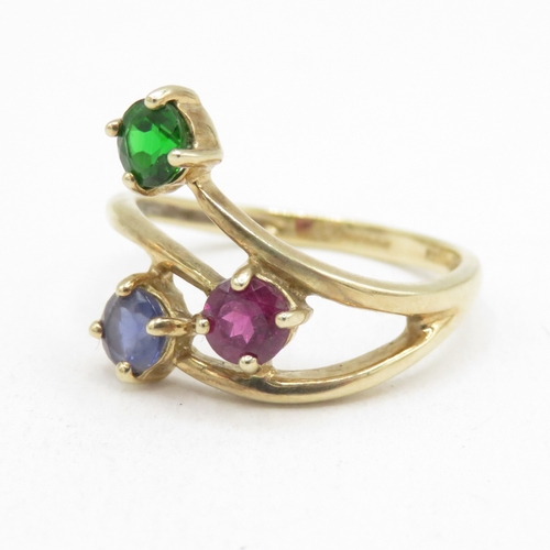 157 - 9ct gold pink, green and blue gemstone ring (2g) size M
