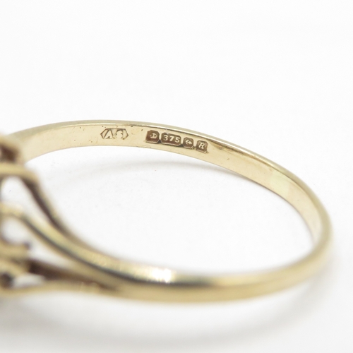 163 - 9ct gold diamond cluster ring (1.6g) size O 1/2