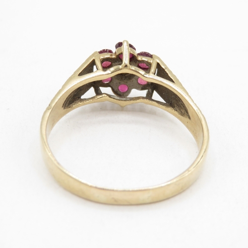 173 - 9ct gold ruby and diamond floral cluster ring (3.1g) size U