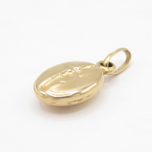 20 - 9ct gold coffee bean charm (0.9g)