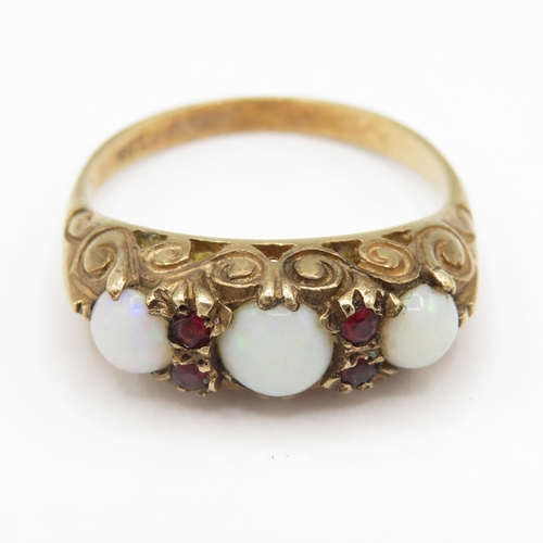 243 - Vintage 9ct gold opal and garnet ring (3.1g) size O