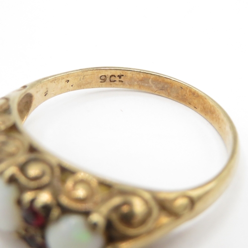 243 - Vintage 9ct gold opal and garnet ring (3.1g) size O