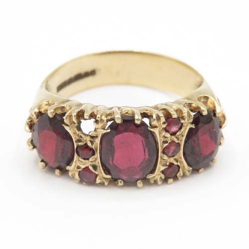 246 - Chunky 9ct gold garnet ring - stone missing (3.8g) size P