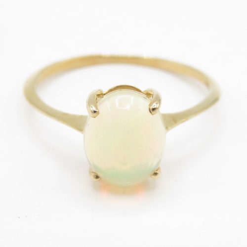 252 - 9ct gold moonstone solitaire ring (1.2g) size O