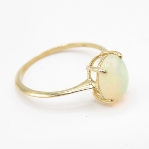 252 - 9ct gold moonstone solitaire ring (1.2g) size O