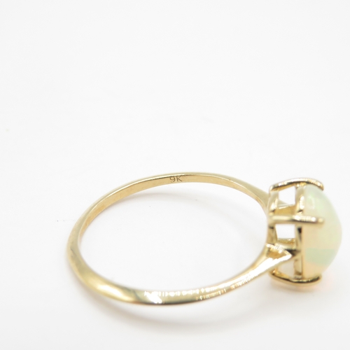 252 - 9ct gold moonstone solitaire ring (1.2g) size O