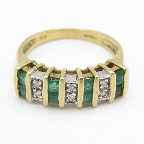 253 - 9ct gold princess cut diamond and emerald channel set ring (3g) size J 1/2