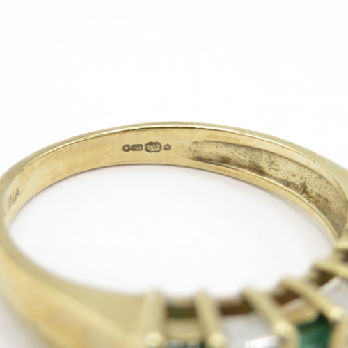 253 - 9ct gold princess cut diamond and emerald channel set ring (3g) size J 1/2