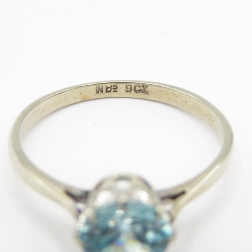 254 - 9ct gold blue topaz solitaire ring (1.3g) size K