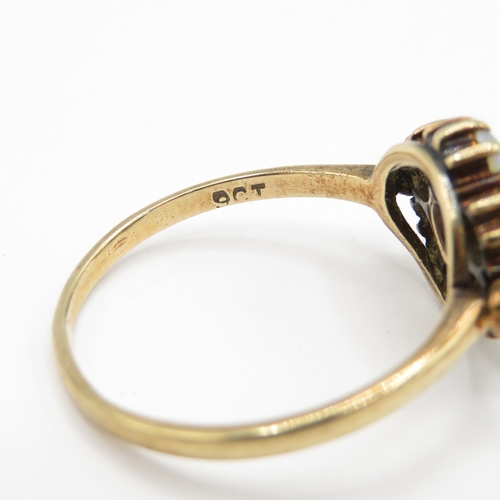 256 - Vintage 9ct gold opal floral cluster ring (3g) size R 1/2