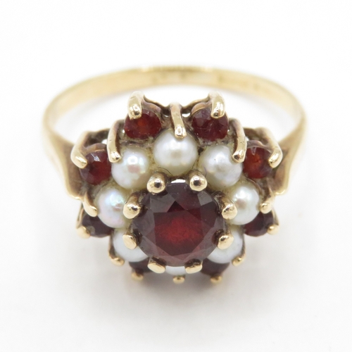261 - 9ct gold garnet and pearl floral cluster ring (2.3g) size J 1/2
