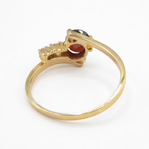 262 - 9ct gold bypass three gemstone ring (3g) size U