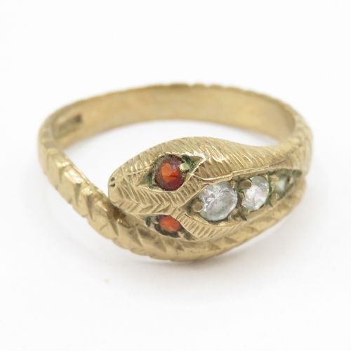 266 - 9ct gold snake ring with red gemstone eyes (3.2g) size O