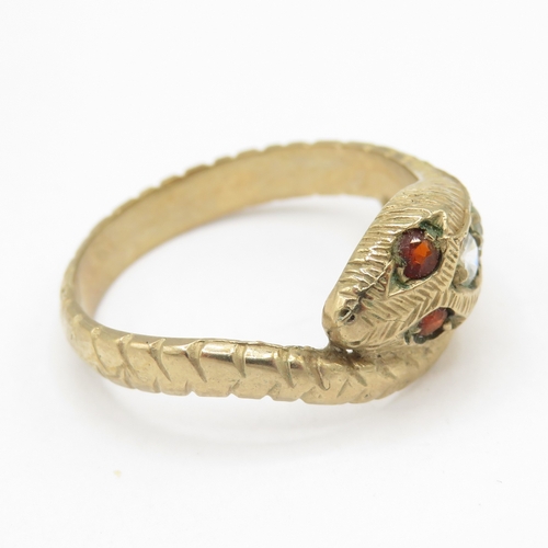 266 - 9ct gold snake ring with red gemstone eyes (3.2g) size O