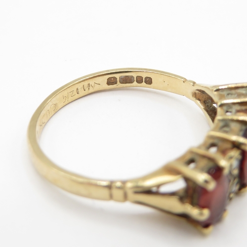 270 - 9ct gold garnet and diamond ring (2.8g) size O
