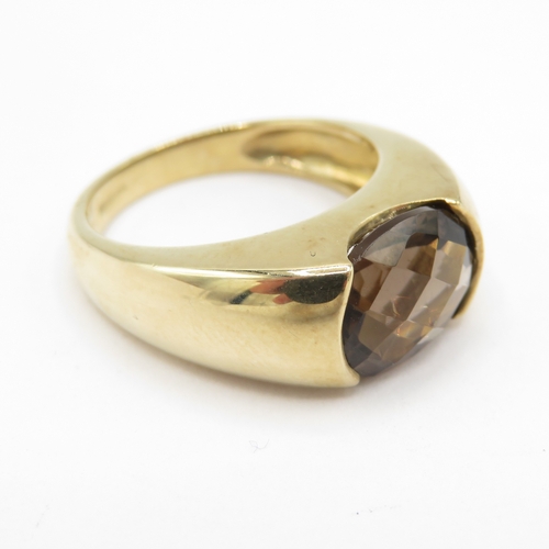 271 - 9ct gold rub over bezel smoky quartz ring (3.9g) size J 1/2