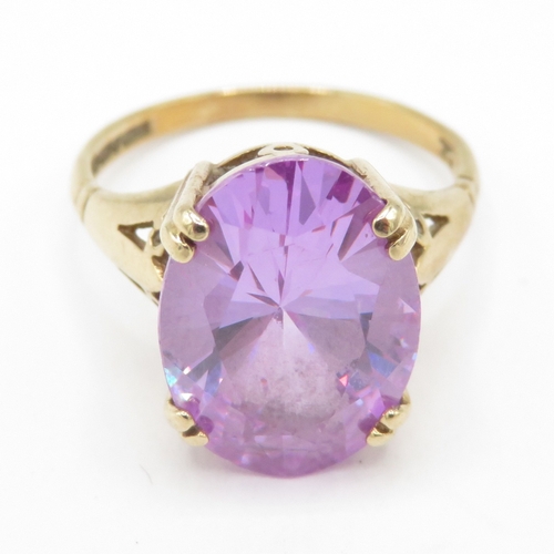 273 - 9ct gold purple gemstone dress ring (3.9g) size L