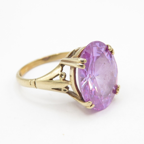 273 - 9ct gold purple gemstone dress ring (3.9g) size L