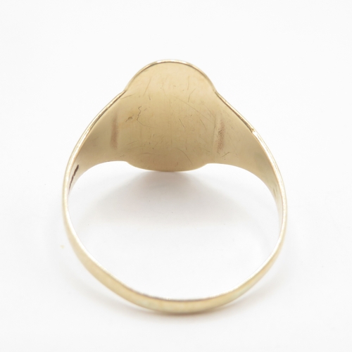 274 - 9ct gold signet ring with floral detail (2.2g) size P 1/2