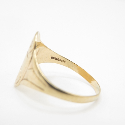 274 - 9ct gold signet ring with floral detail (2.2g) size P 1/2
