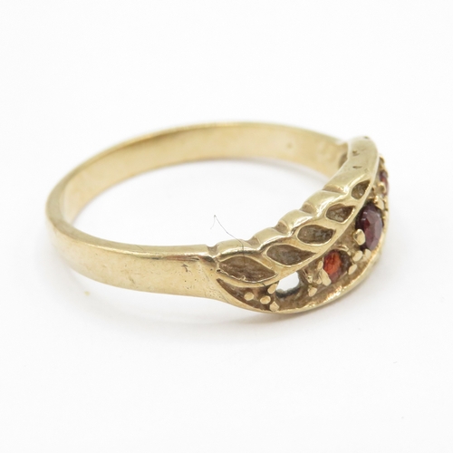 277 - 9ct gold garnet set ring - stone missing (2.8g) size P