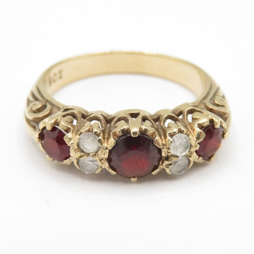 281 - 9ct gold garnet and white gemstone boat ring (3.9g) size P