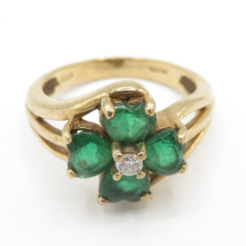 282 - 9ct gold green and white gemstone clover ring (3.9g) size M