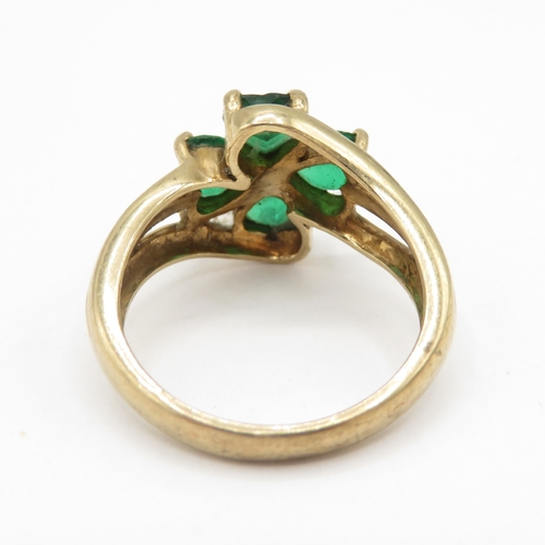 282 - 9ct gold green and white gemstone clover ring (3.9g) size M