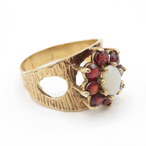 286 - 9ct gold opal and garnet floral halo ring (5.3g) size S