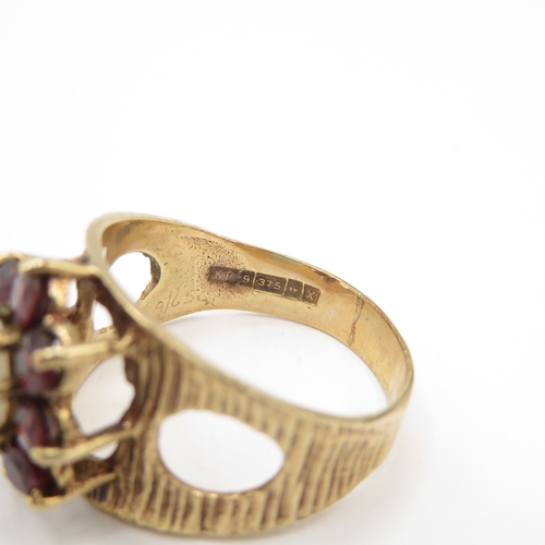 286 - 9ct gold opal and garnet floral halo ring (5.3g) size S