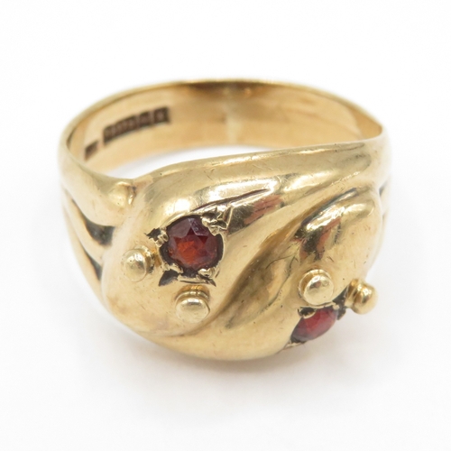 288 - Chunky vintage 9ct gold garnet set double snake ring (5.6g) size U