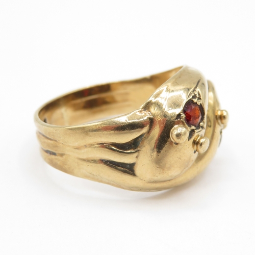 288 - Chunky vintage 9ct gold garnet set double snake ring (5.6g) size U