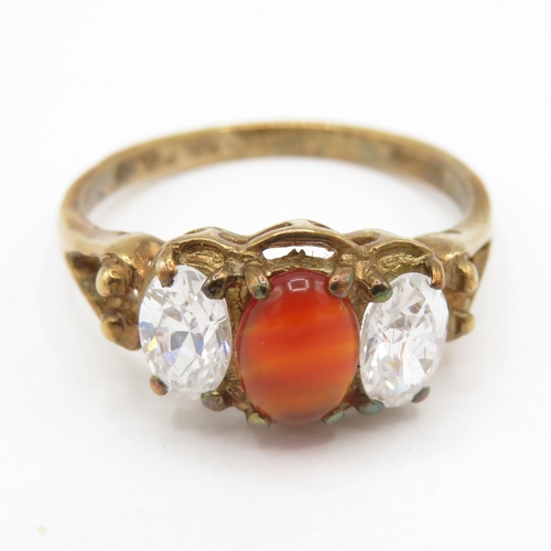 289 - 9ct gold carnelian cabochon and white gemstone ring (2.8g) size O 1/2