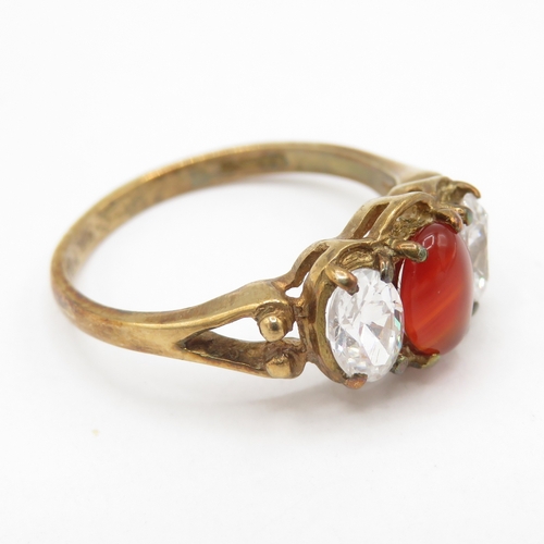 289 - 9ct gold carnelian cabochon and white gemstone ring (2.8g) size O 1/2