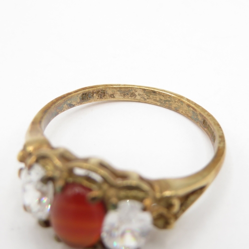 289 - 9ct gold carnelian cabochon and white gemstone ring (2.8g) size O 1/2
