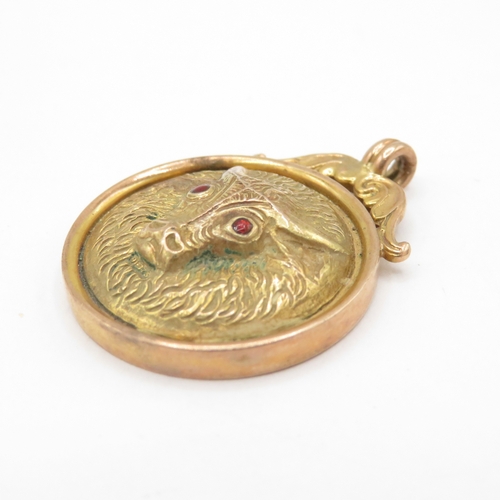 292 - 9ct gold pendant of cow with red enamel eyes presented to BRO.WM.STANBROOK K.O.M by the sir Herbert ... 