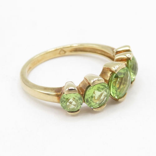 43 - 9ct gold five stone peridot ring (3.5g) size O