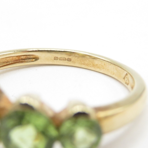 43 - 9ct gold five stone peridot ring (3.5g) size O