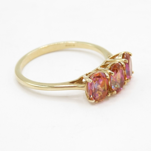 44 - 9ct gold three stone ring (1.9g) size N 1/2