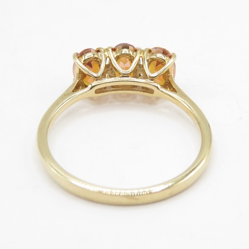 44 - 9ct gold three stone ring (1.9g) size N 1/2