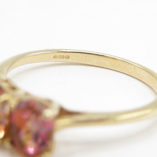 44 - 9ct gold three stone ring (1.9g) size N 1/2