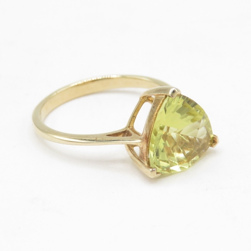 52 - 9ct gold yellow gemstone ring (2.4g) size N 1/2