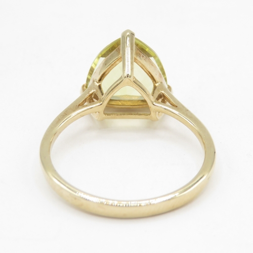 52 - 9ct gold yellow gemstone ring (2.4g) size N 1/2