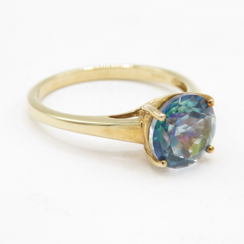 59 - 9ct gold synthetic sapphire ring (2.5g) size N 1/2