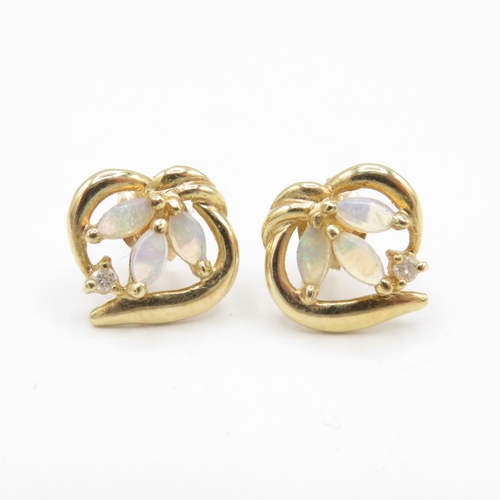 9ct gold opal and diamond stud earrings (1.3g)