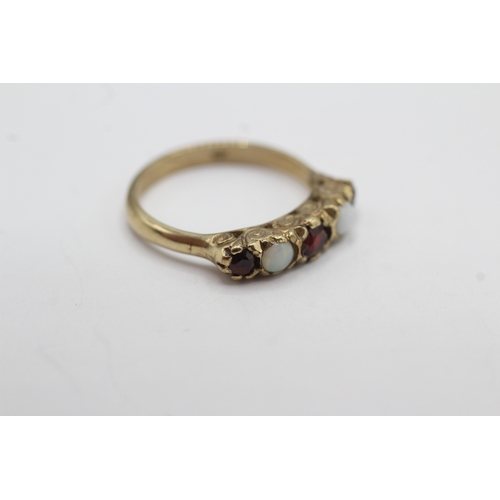 18 - 9ct gold garnet & opal five stone ring (2.8g) Size N