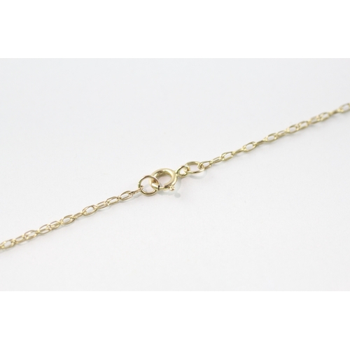 22 - 9ct gold Mother of Pearl set cross pedant necklace (4.3g)